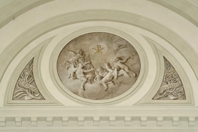 Monogramma di Gesù Cristo e putti alati
